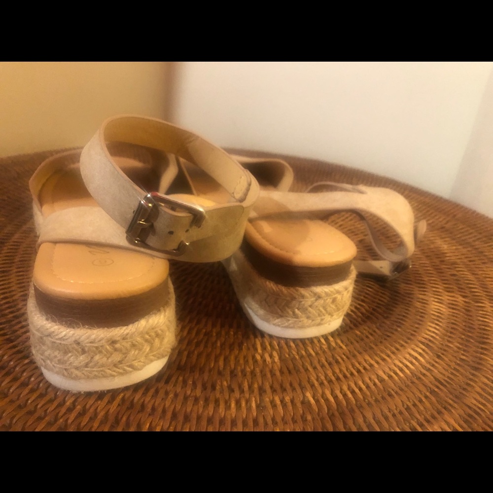 Beige sandals - Picture 4 of 4